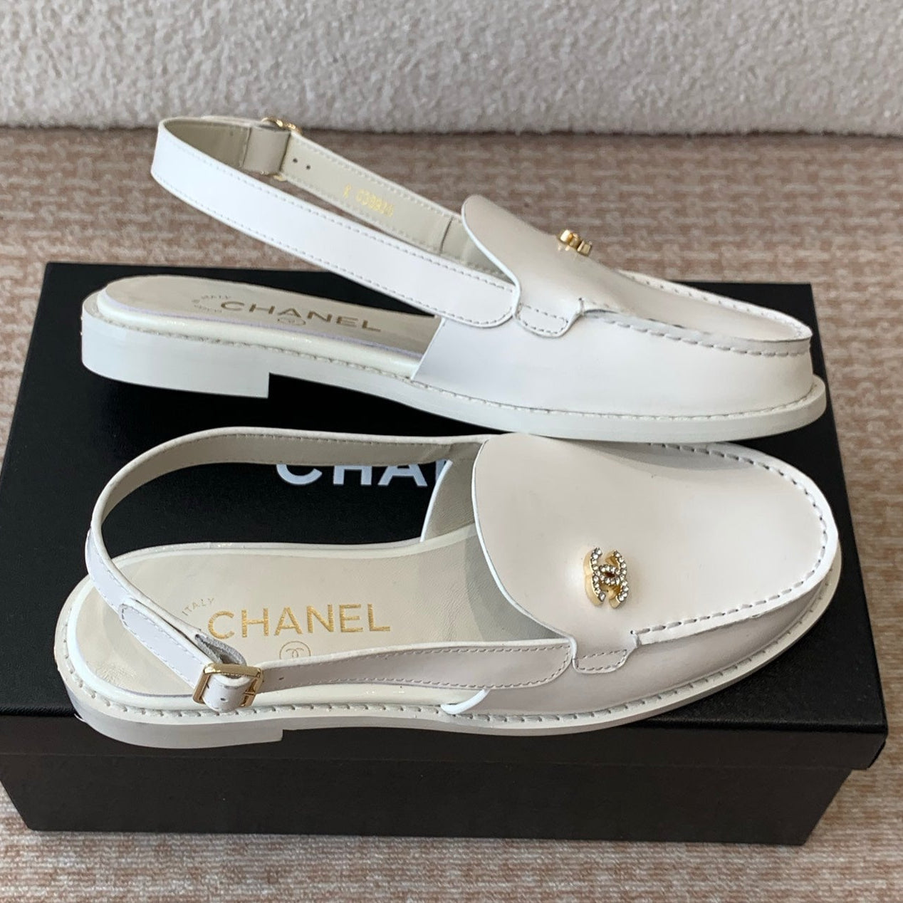 CC MOCCASIN SLINGBACK IN WHITE PATENT CALFSKIN - 35