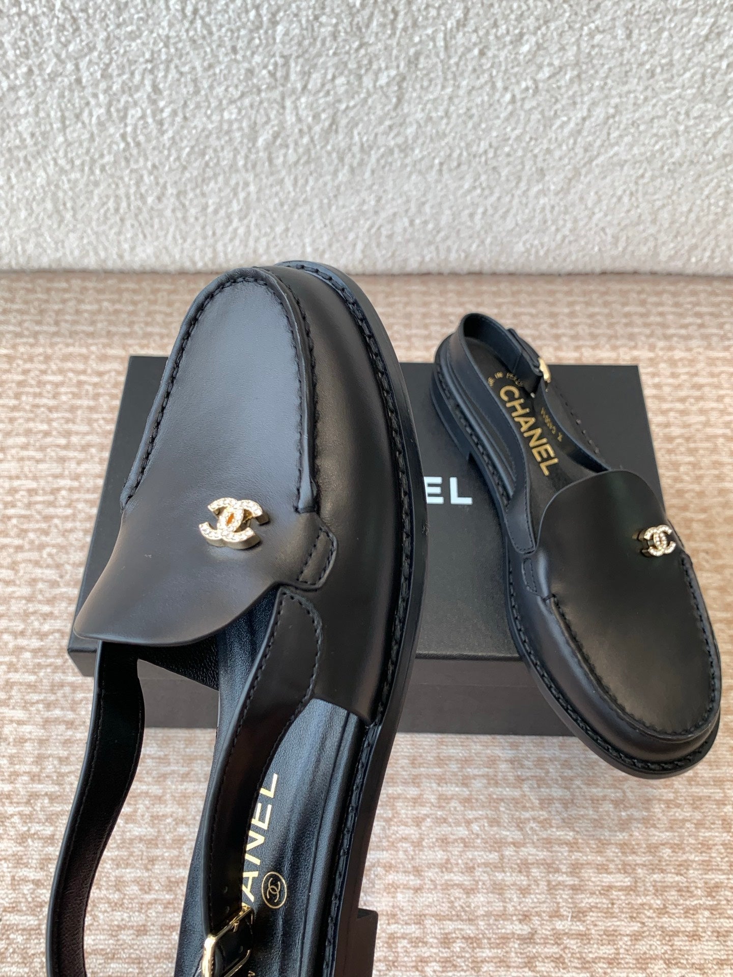 CC MOCCASIN SLINGBACK IN BLACK CALFSKIN - 35
