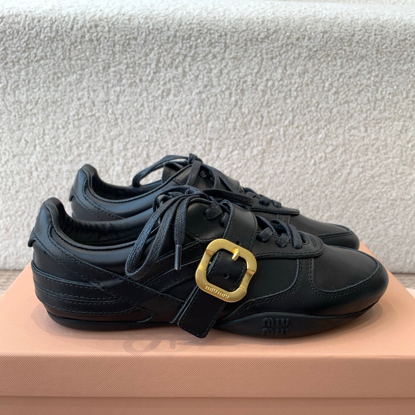 GYMNASIUM SNEAKER IN BLACK CALFSKIN WITH GOLD BUCKLED STRAP - 35