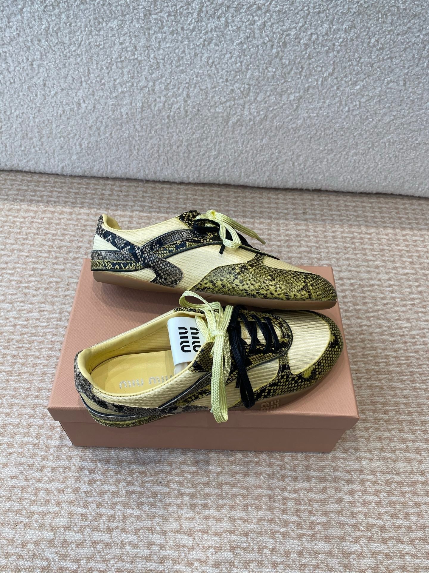GYMNASIUM SNEAKER IN YELLOW FABRIC SNAKE EFFECT CALFSKIN - 35