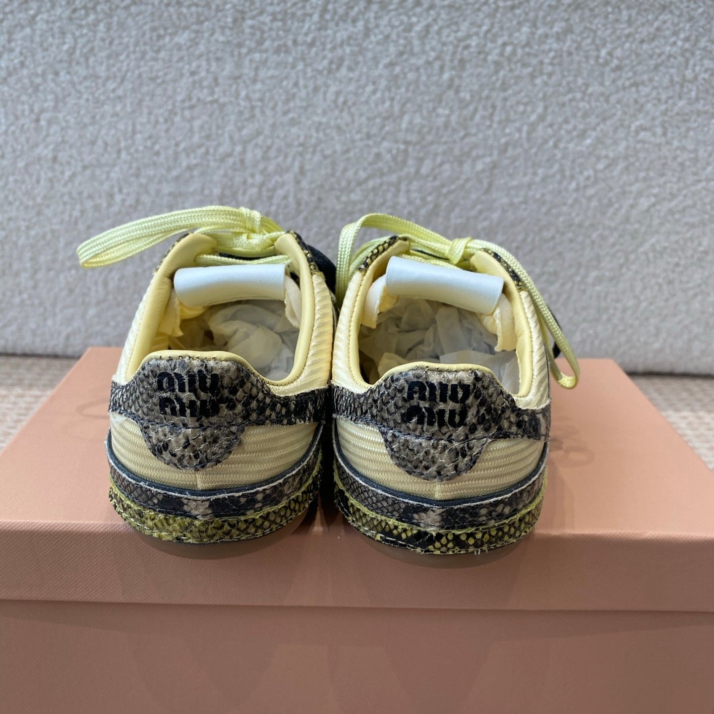 GYMNASIUM SNEAKER IN YELLOW FABRIC SNAKE EFFECT CALFSKIN - 35