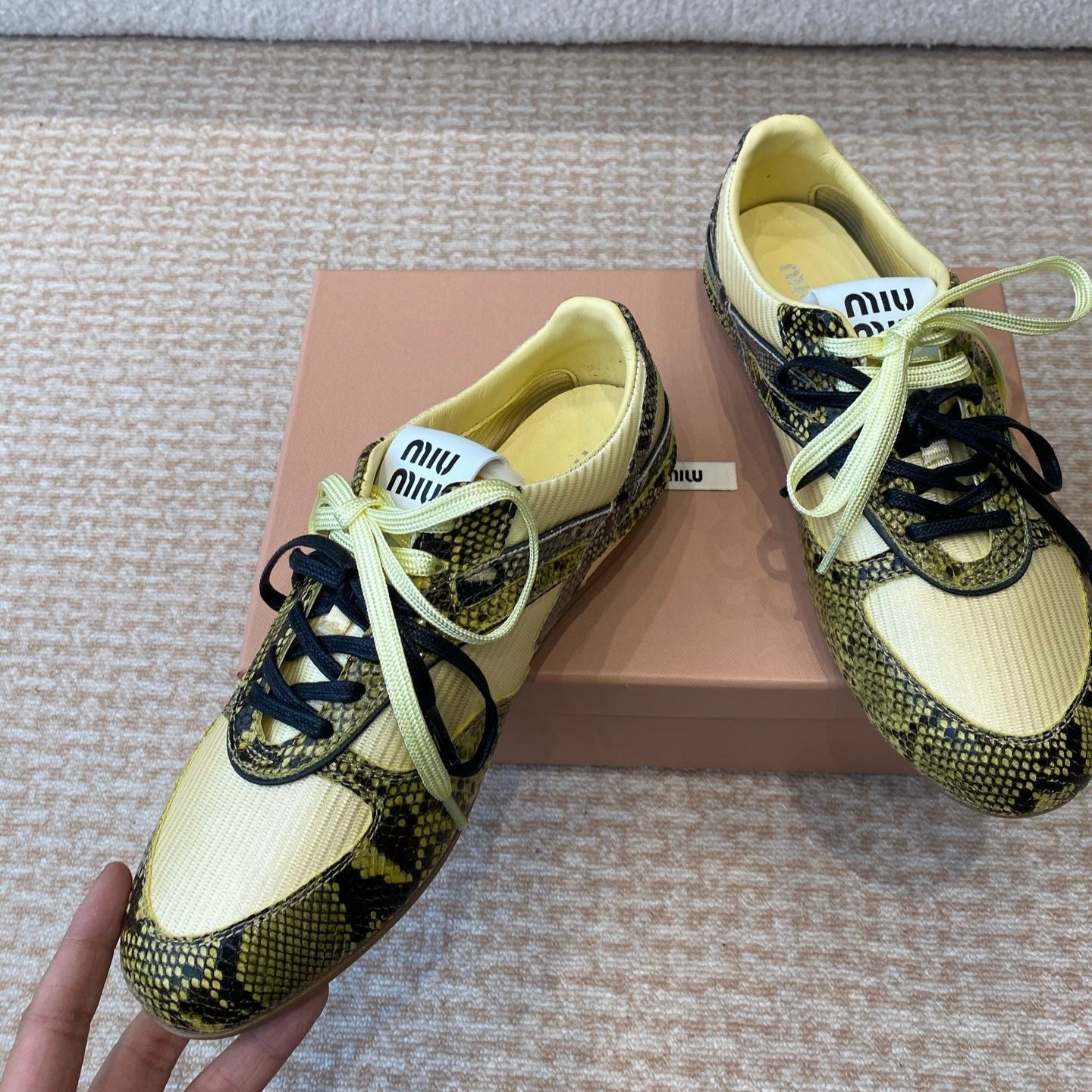 GYMNASIUM SNEAKER IN YELLOW FABRIC SNAKE EFFECT CALFSKIN - 35