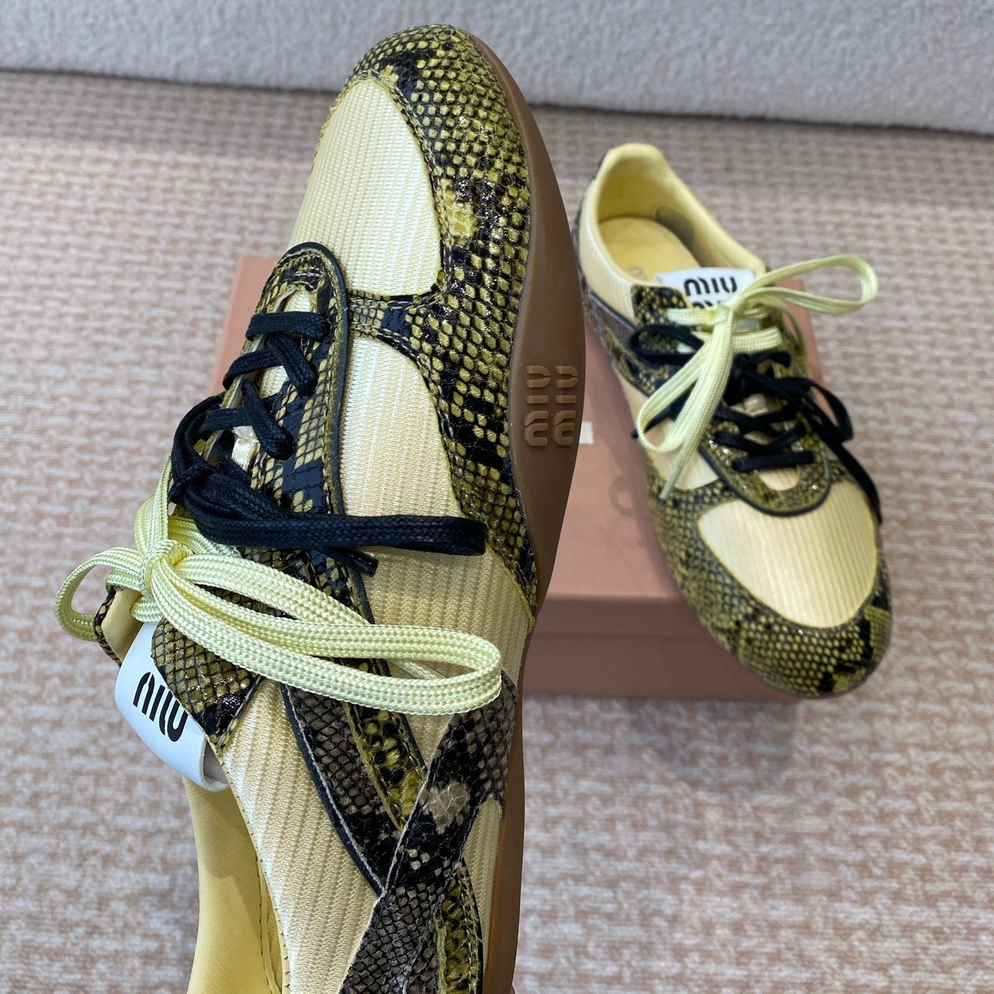 GYMNASIUM SNEAKER IN YELLOW FABRIC SNAKE EFFECT CALFSKIN - 35