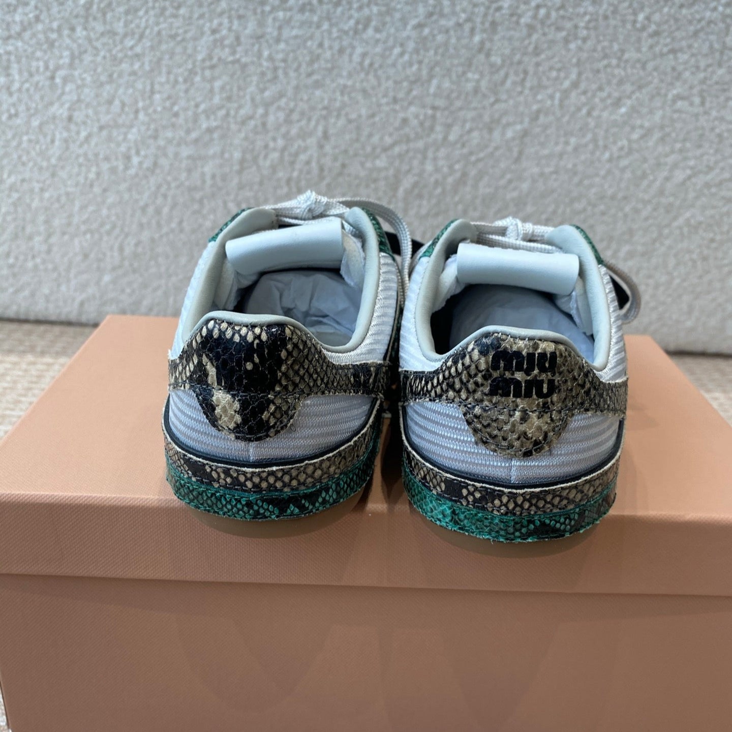 GYMNASIUM SNEAKER IN SILVER FABRIC AND DARK GREEN SNAKE EFFECT CALFSKIN - 35