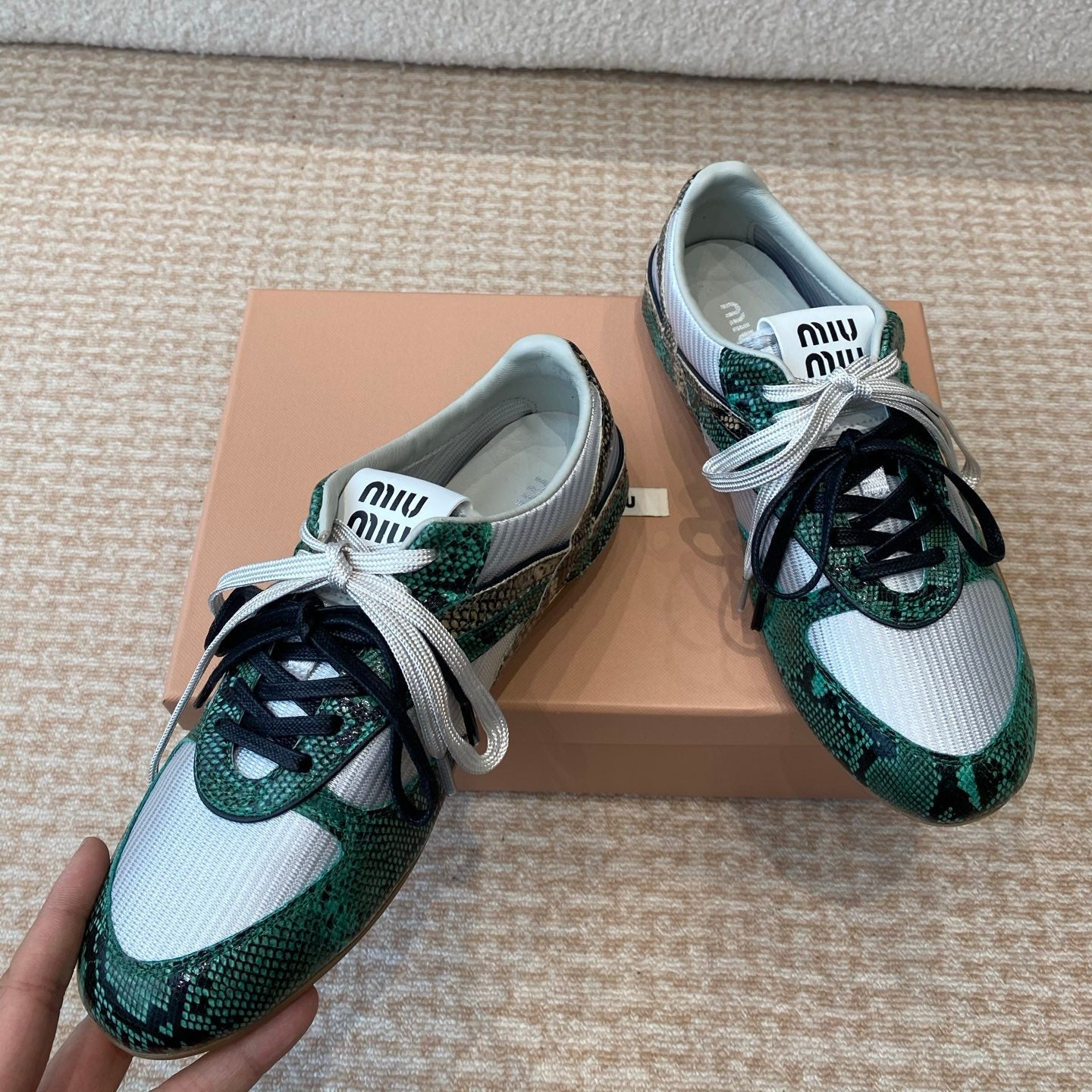 GYMNASIUM SNEAKER IN SILVER FABRIC AND DARK GREEN SNAKE EFFECT CALFSKIN - 35