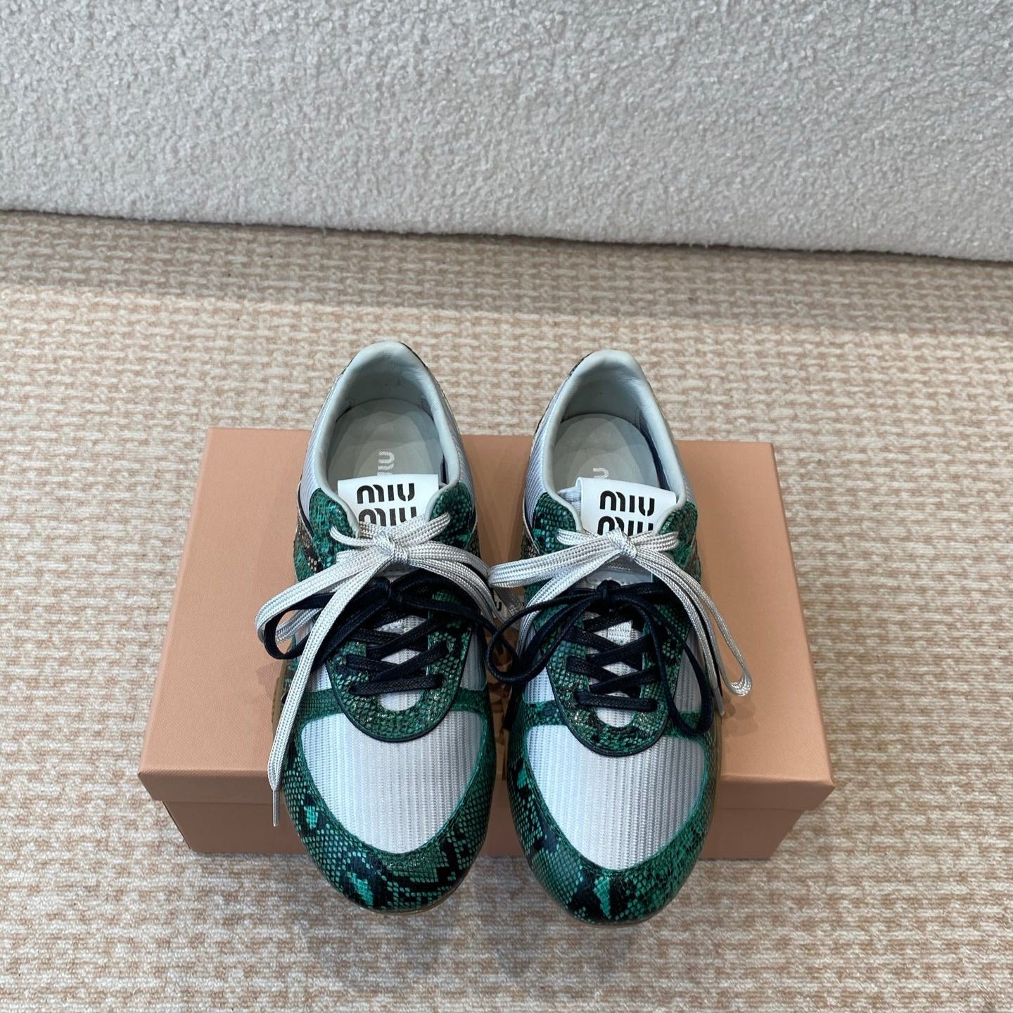 GYMNASIUM SNEAKER IN SILVER FABRIC AND DARK GREEN SNAKE EFFECT CALFSKIN - 35