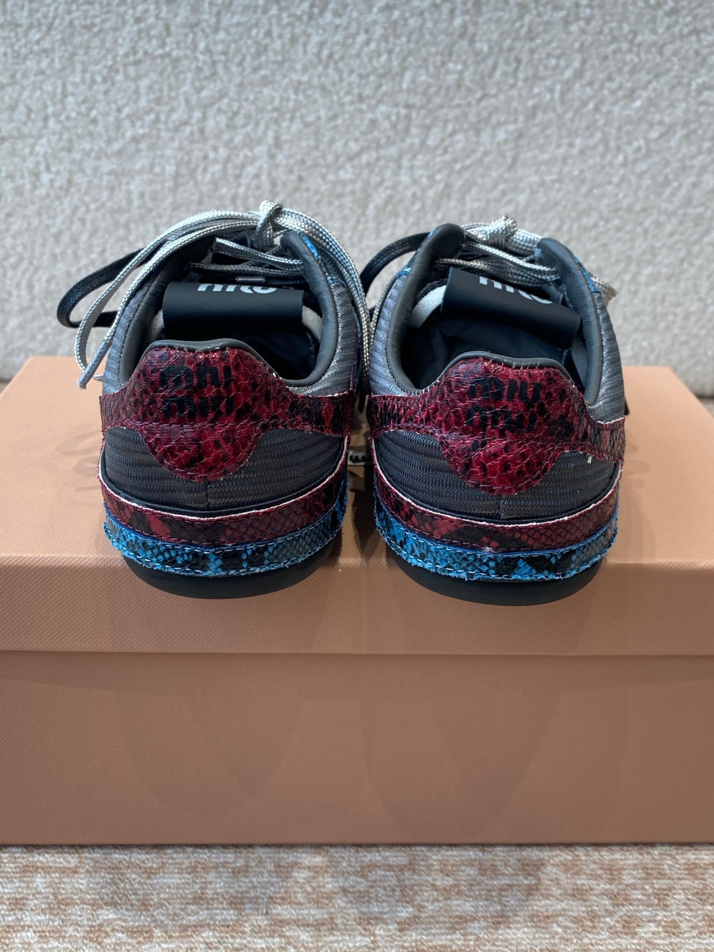 GYMNASIUM SNEAKER IN BLACK FABRIC AND BLUE SNAKE EFFECT CALFSKIN - 35