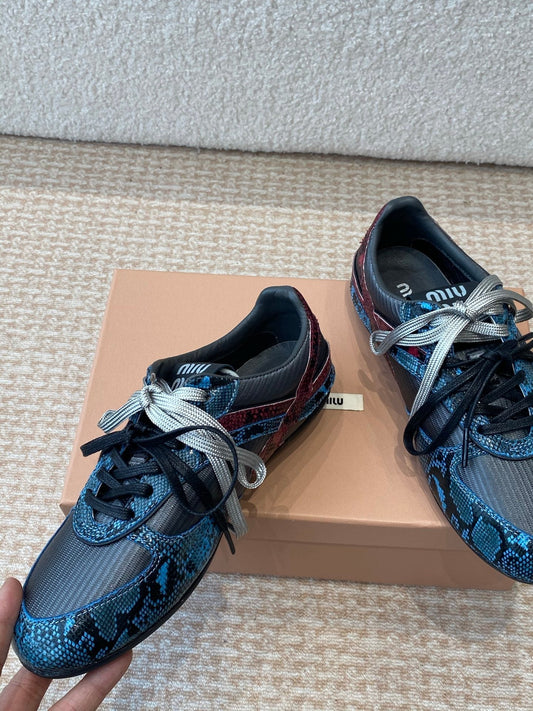 GYMNASIUM SNEAKER IN BLACK FABRIC AND BLUE SNAKE EFFECT CALFSKIN - 35
