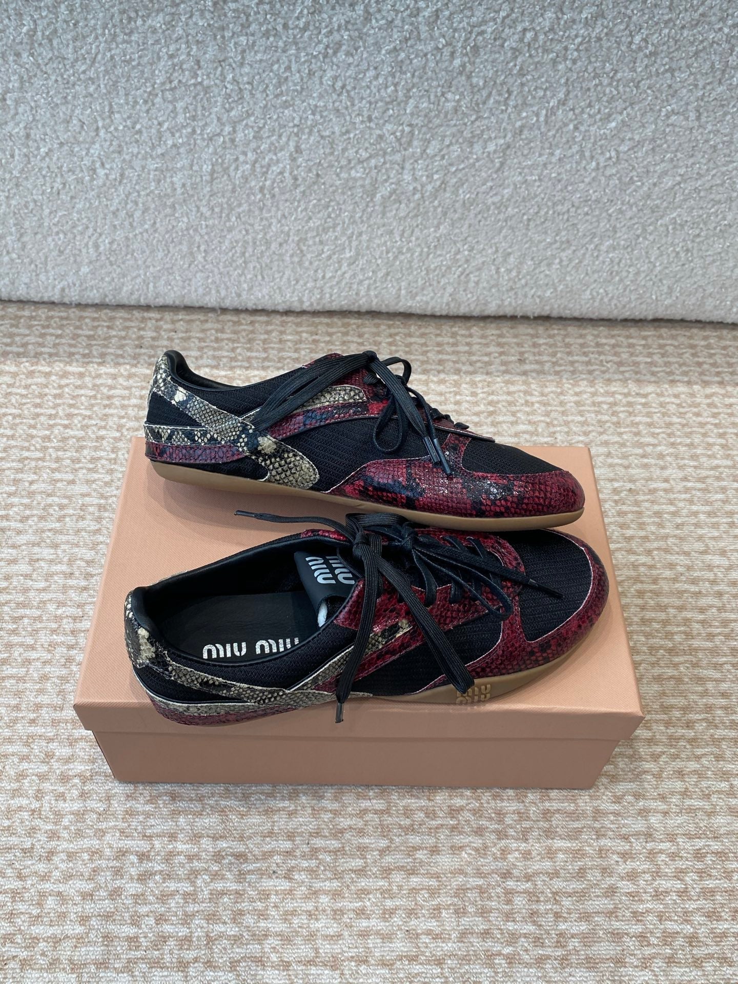 GYMNASIUM SNEAKER IN BLACK FABRIC AND BLACK RED SNAKE EFFECT CALFSKIN - 35