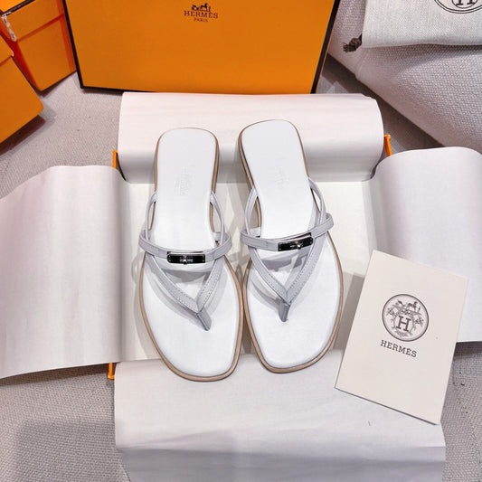 Босоніжки-в'єтнамки KELLY BUCKLE THONG SANDALS HM 26S з білої телячої шкіри зі сріблястою фурнітурою