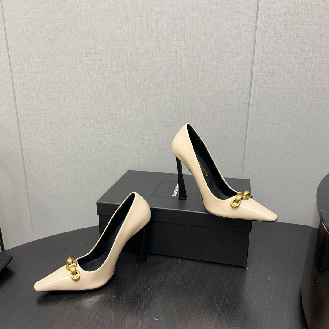 HIGH PUMPS IN CREAM GLOSSY CALFSKIN ATTACHED GOLD CHAIN - 34