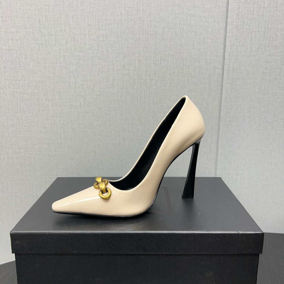 HIGH PUMPS IN CREAM GLOSSY CALFSKIN ATTACHED GOLD CHAIN - 34