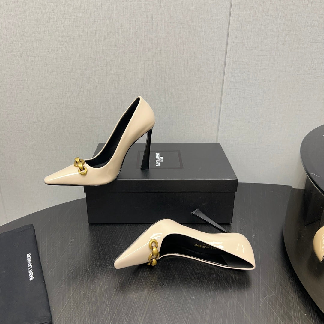 HIGH PUMPS IN CREAM GLOSSY CALFSKIN ATTACHED GOLD CHAIN - 34