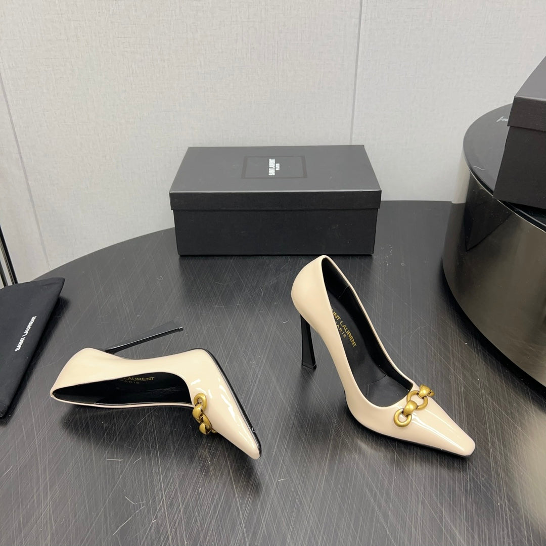 HIGH PUMPS IN CREAM GLOSSY CALFSKIN ATTACHED GOLD CHAIN - 34