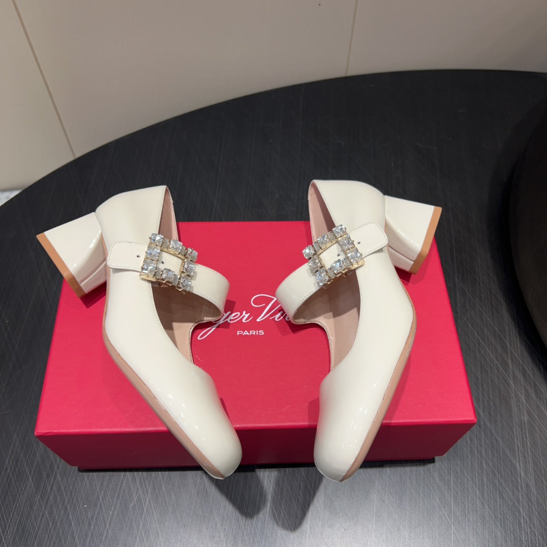 ROGER VIVIER 25S TRÈS VIVIER 50MM IN IVORY CALFSKIN WITH RHINESTONE BUCKLE - 34