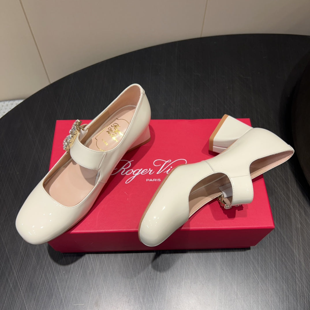 ROGER VIVIER 25S TRÈS VIVIER 50MM IN IVORY CALFSKIN WITH RHINESTONE BUCKLE - 34