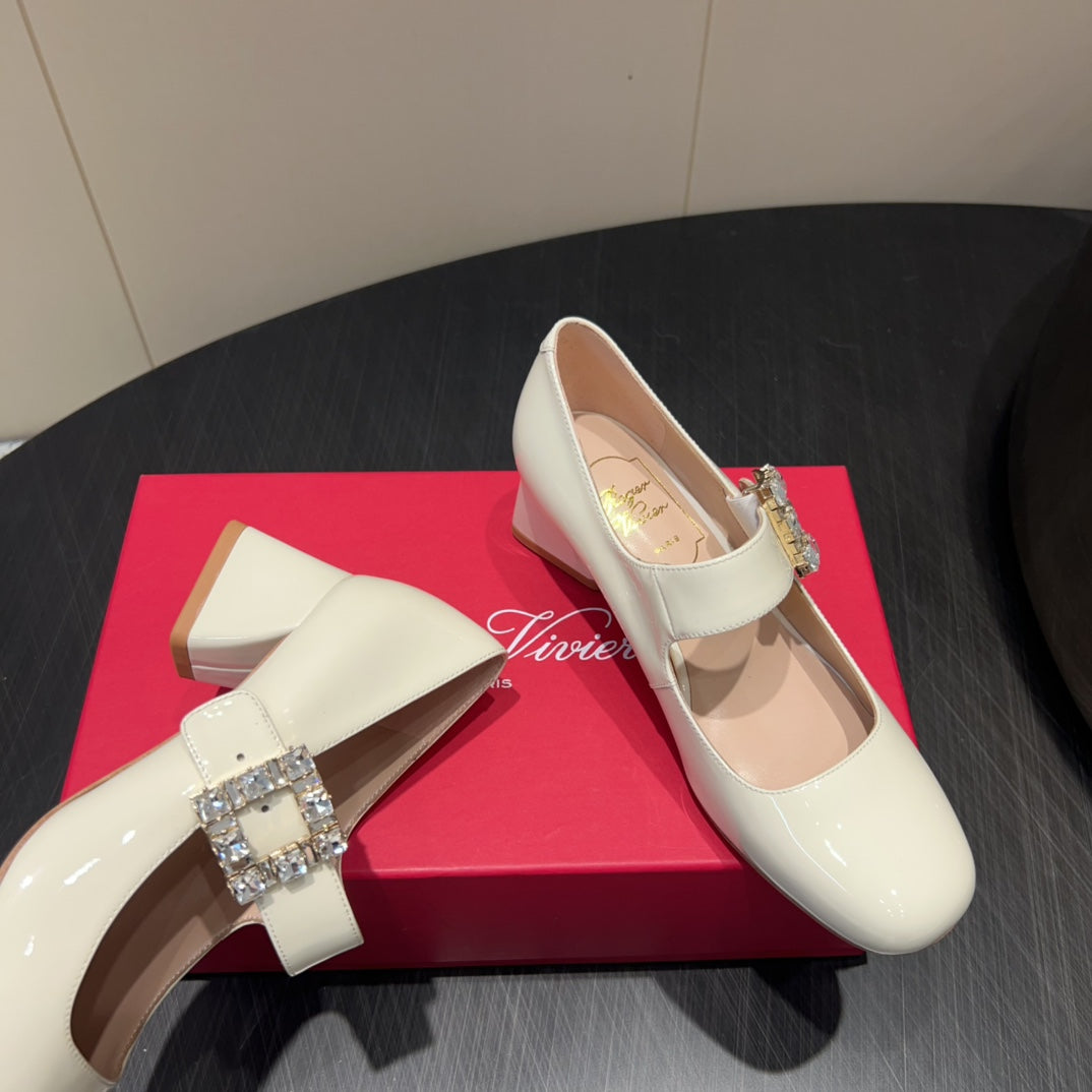 ROGER VIVIER 25S TRÈS VIVIER 50MM IN IVORY CALFSKIN WITH RHINESTONE BUCKLE - 34