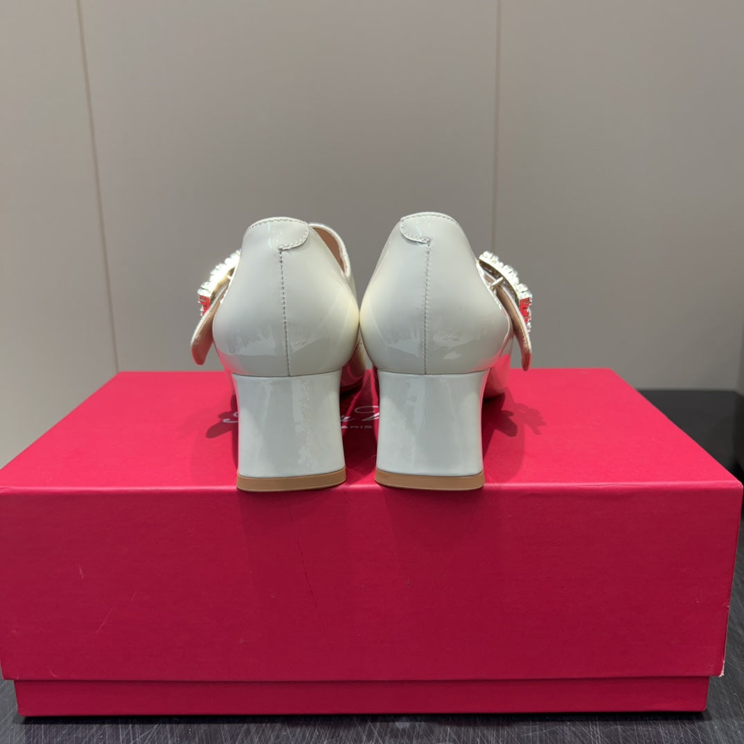 ROGER VIVIER 25S TRÈS VIVIER 50MM IN IVORY CALFSKIN WITH RHINESTONE BUCKLE - 34