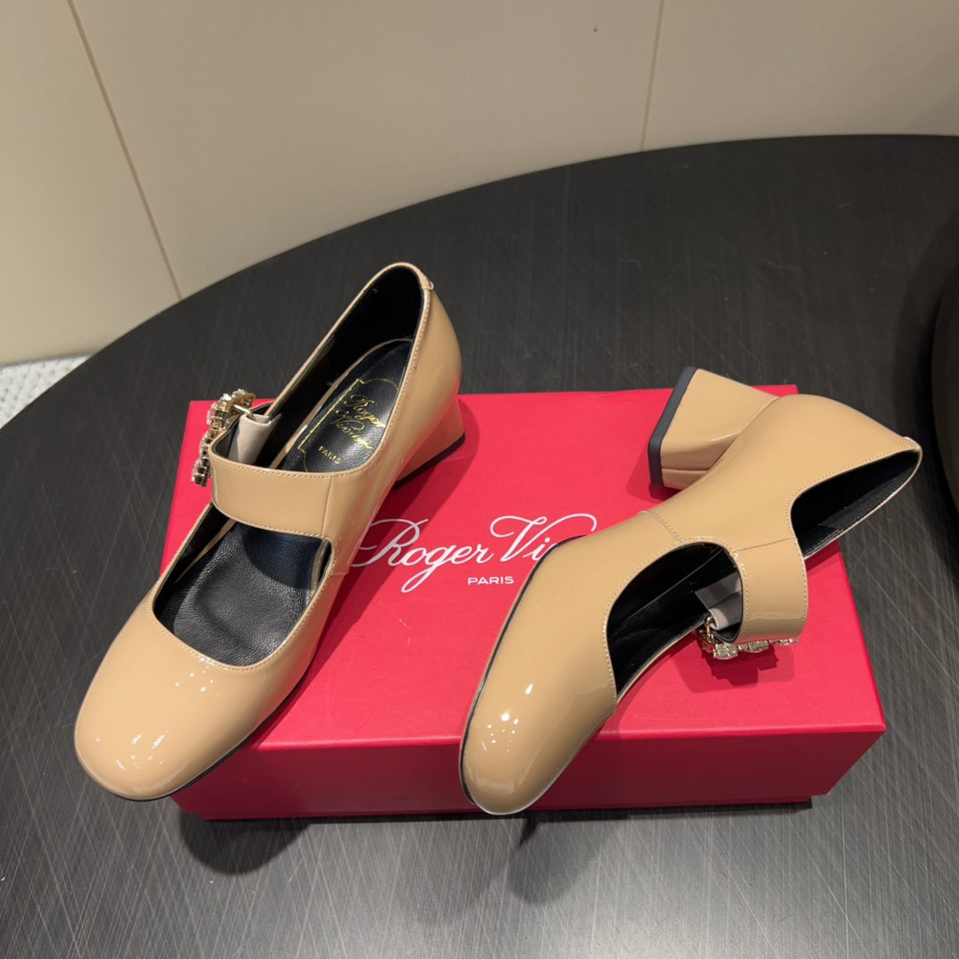 ROGER VIVIER 25S TRÈS VIVIER 50MM IN BEIGE CALFSKIN WITH RHINESTONE BUCKLE - 34