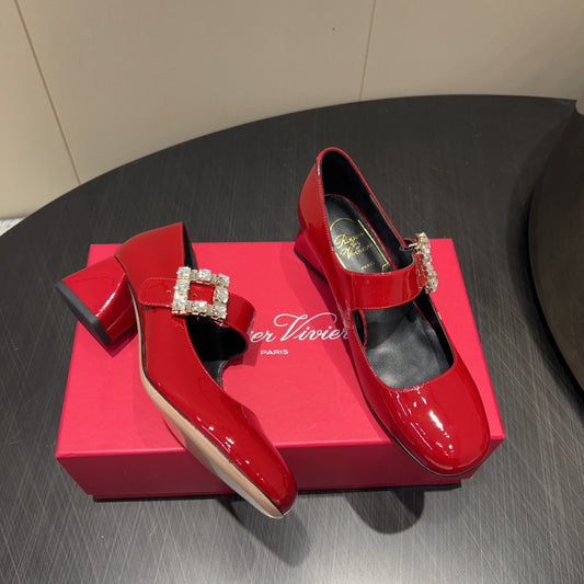 ROGER VIVIER 25S TRÈS VIVIER 50MM IN CRIMSON RED CALFSKIN WITH RHINESTONE BUCKLE - 34