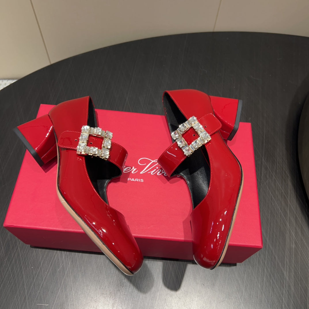 ROGER VIVIER 25S TRÈS VIVIER 50MM IN CRIMSON RED CALFSKIN WITH RHINESTONE BUCKLE - 34