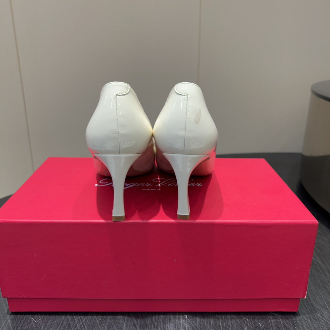 ROGER VIVIER 25S BELLE VIVIER PUMPS 70MM IN WHITE CALFSKIN GOLD BUCKLE - 34