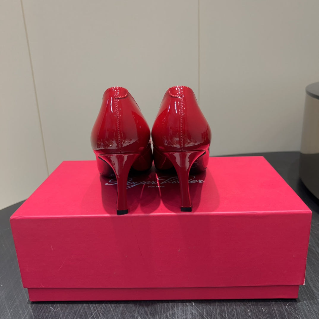 BELLE VIVIER PUMPS IN RED GLOSSY CALFSKIN GOLD BUCKLE - 34