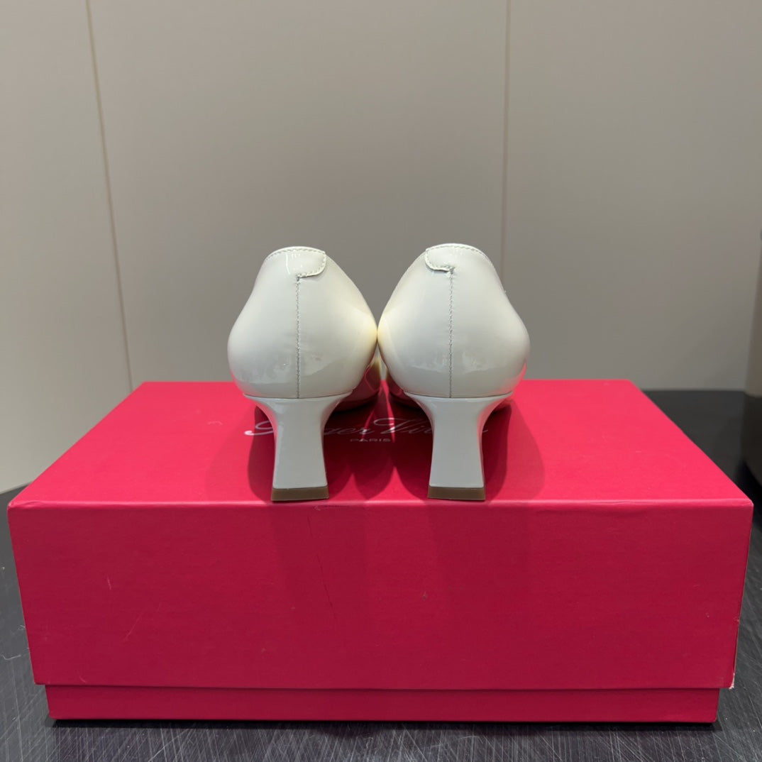 ROGER VIVIER 25S BELLE VIVIER PUMPS 45MM IN IVORY CALFSKIN GOLD BUCKLE - 34