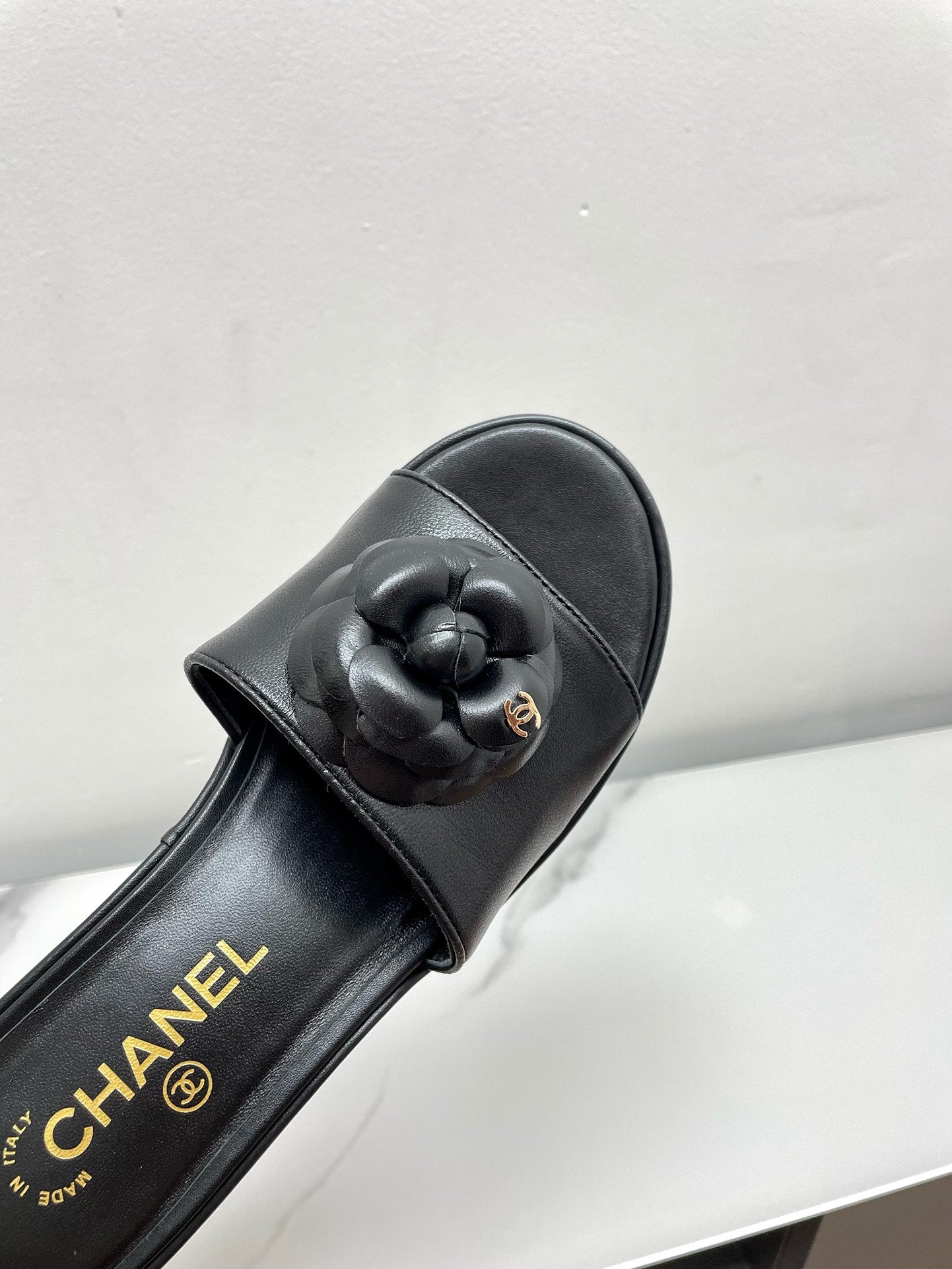 WEDGE PLATFORM BLACK LAMBSKIN WITH FLOWER - 35