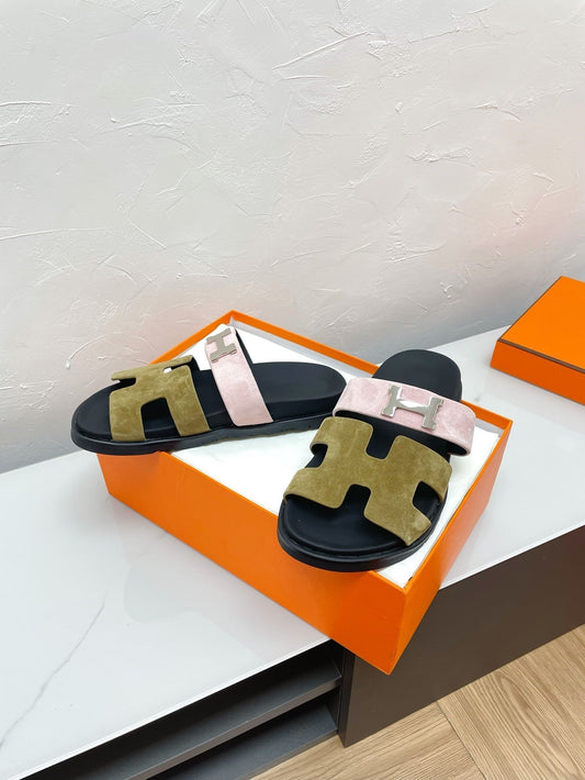 CHYPRE SANDAL ОЛИВКОВО-ЗЕЛЕНИЙ МІКС ПАСТЕЛЬНО-РОЖЕВА ЗАМША З ПРЯЖКОЮ H - 34
