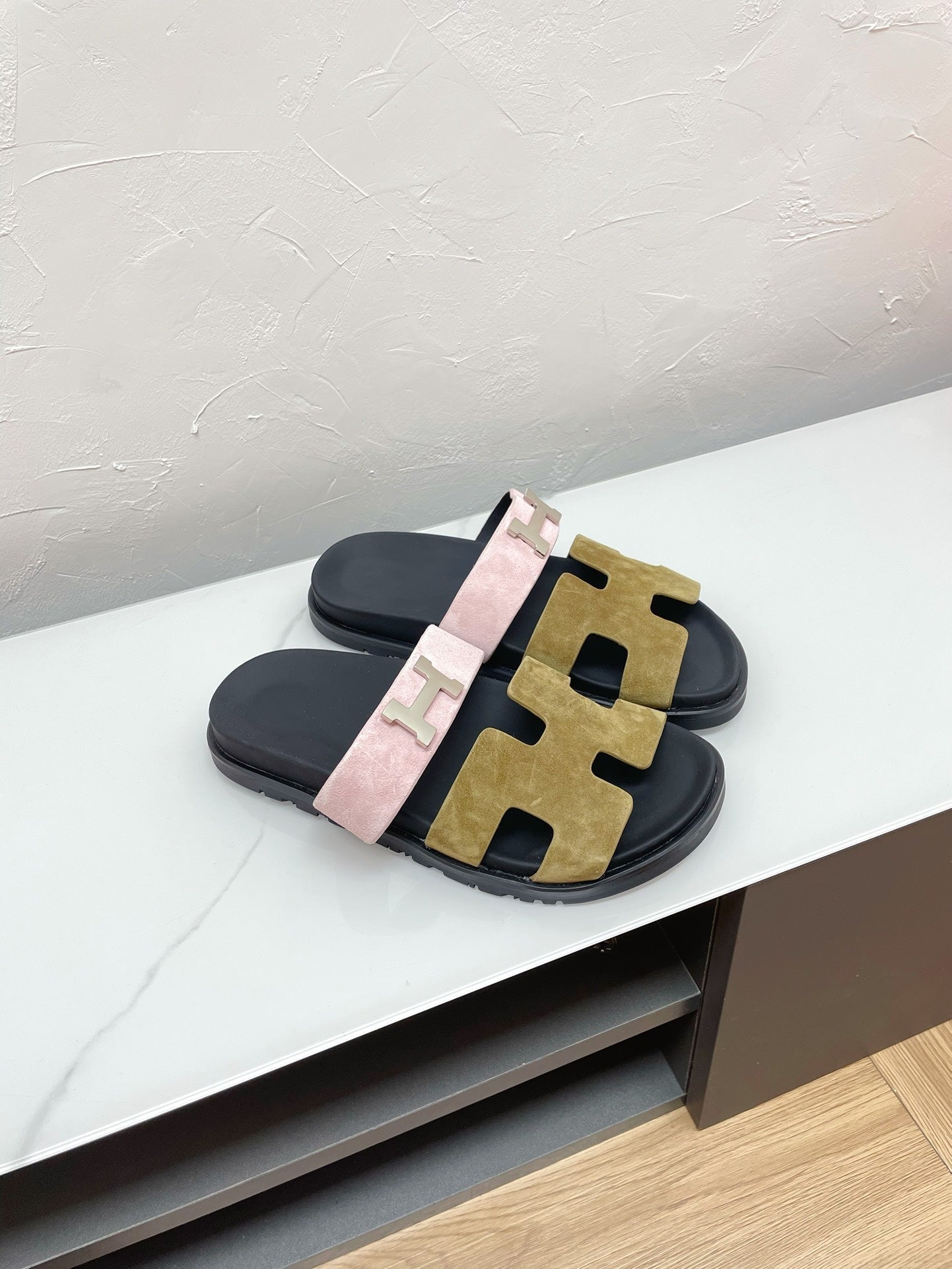 CHYPRE SANDAL ARMY GREEN MIX PASTEL PINK SUEDE WITH H BUCKLE - 34