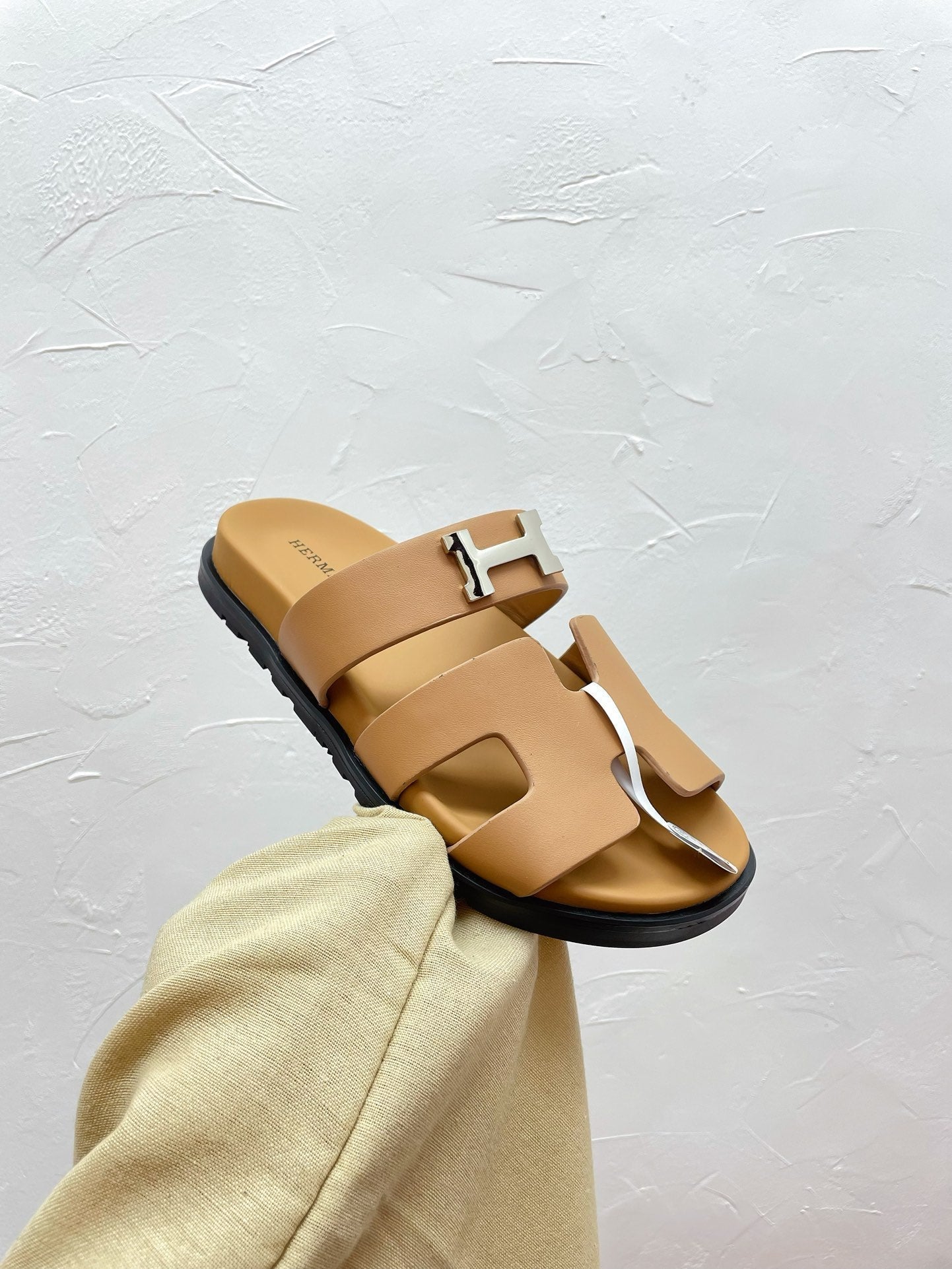 CHYPRE SANDAL COPPER LAMBSKIN WITH H BUCKLE - 34