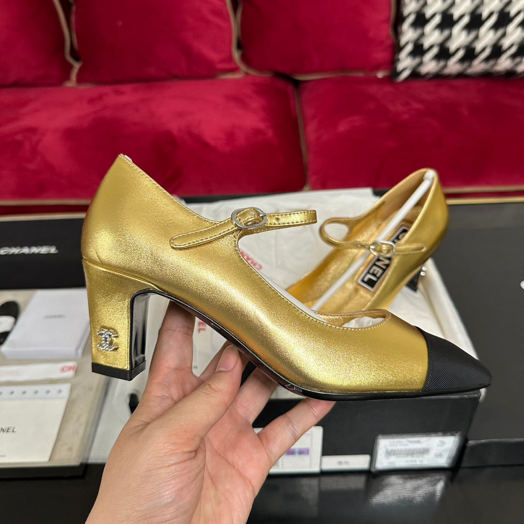 HIGH MARY JANE IN GOLDEN CALFSKIN AND BLACK SATIN - 35