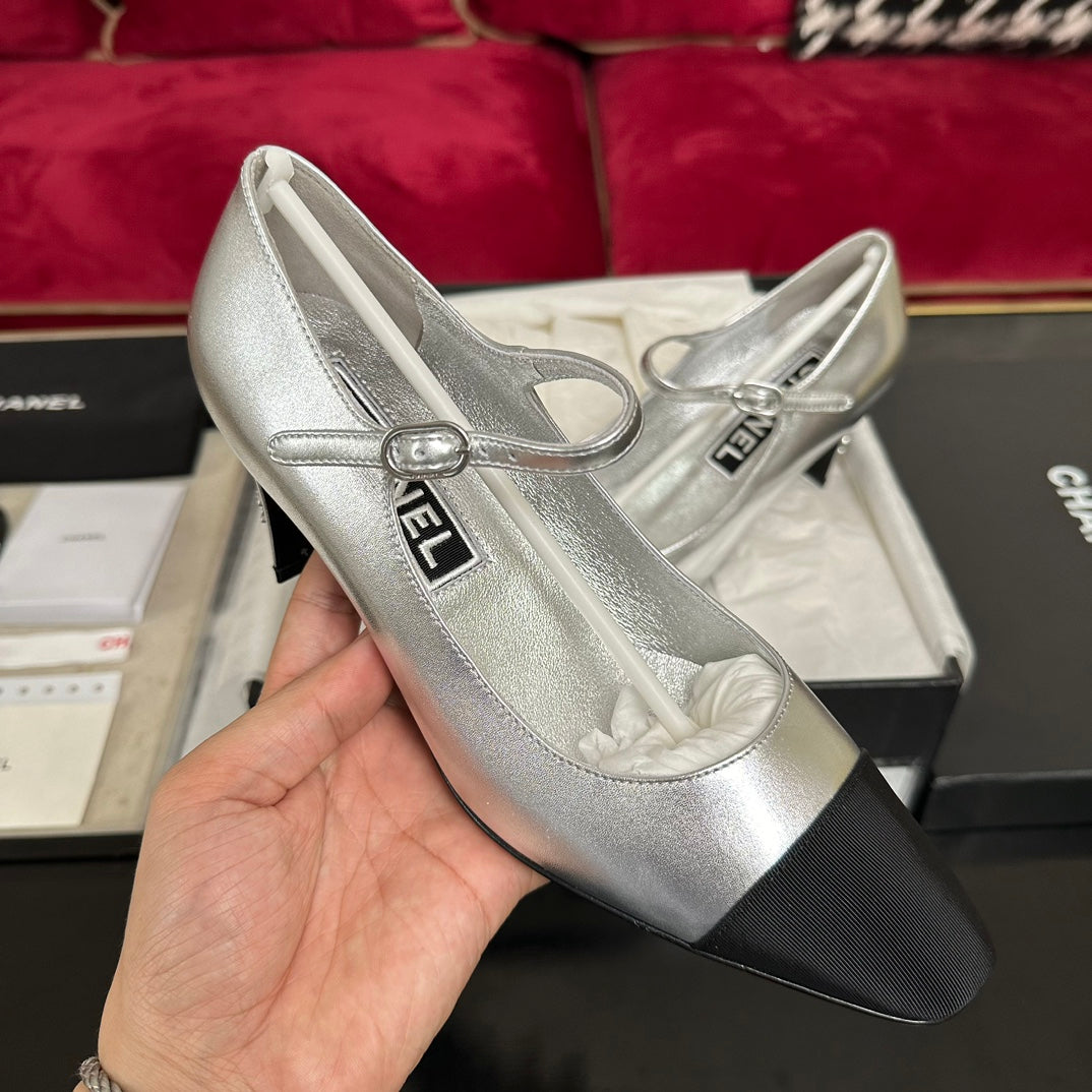 HIGH MARY JANE IN SILVER CALFSKIN AND BLACK SATIN - 35