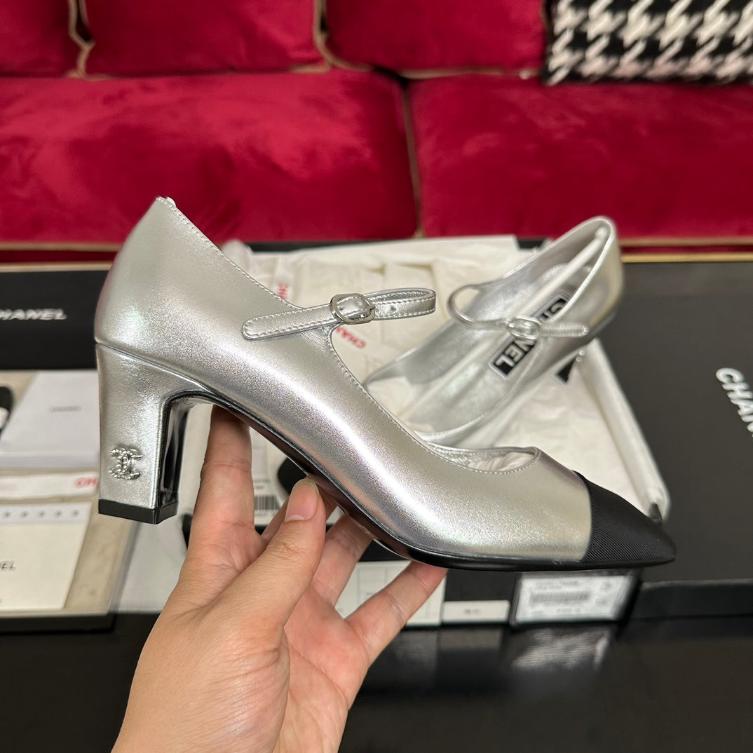 HIGH MARY JANE IN SILVER CALFSKIN AND BLACK SATIN - 35