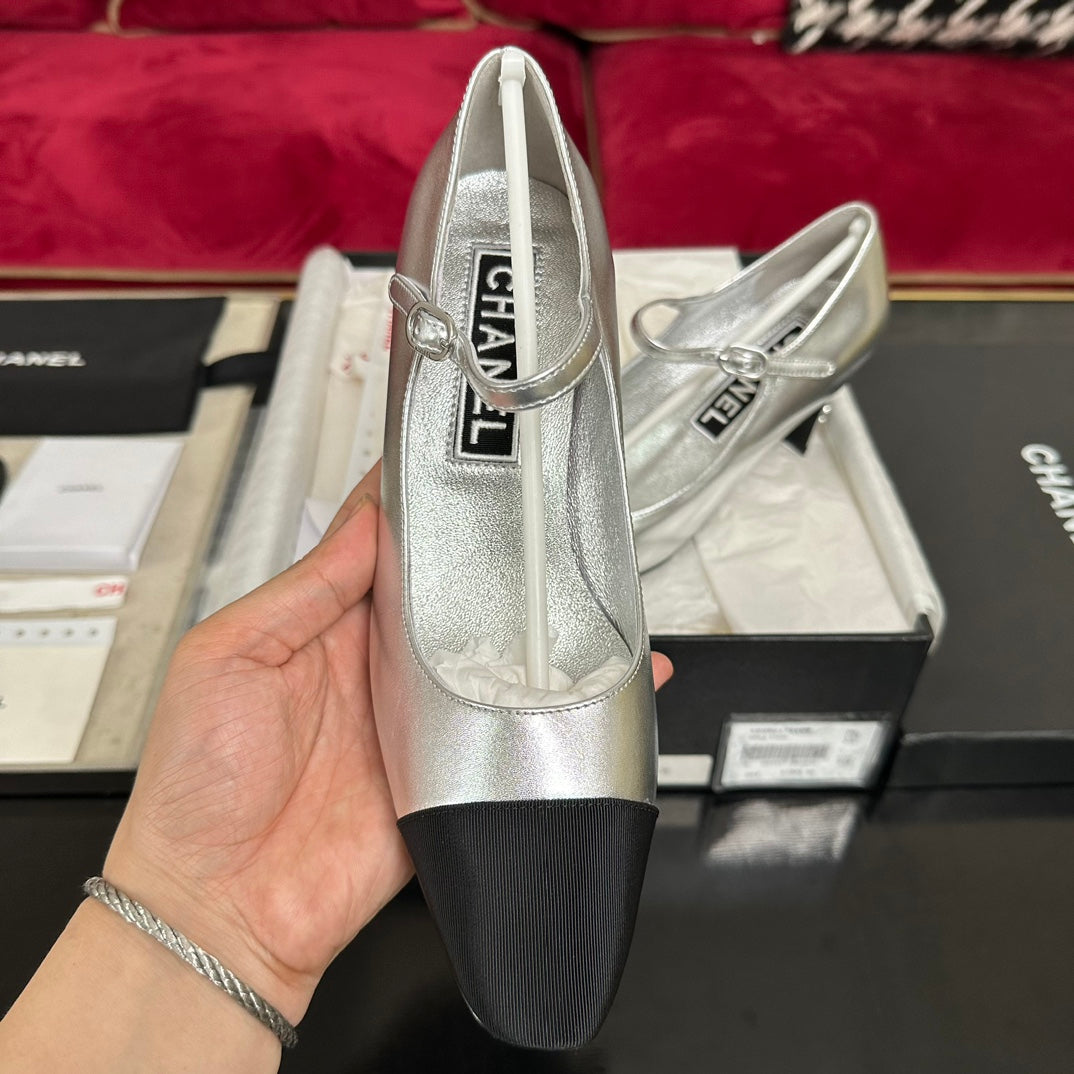 HIGH MARY JANE IN SILVER CALFSKIN AND BLACK SATIN - 35