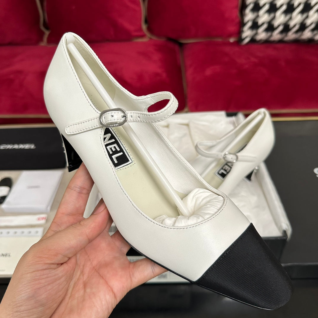 HIGH MARY JANE IN WHITE CALFSKIN AND BLACK SATIN - 35