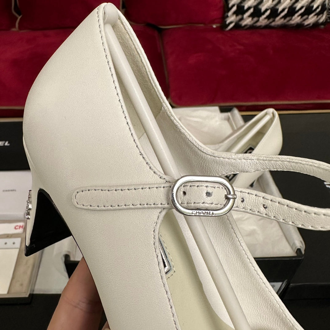 HIGH MARY JANE IN WHITE CALFSKIN AND BLACK SATIN - 35