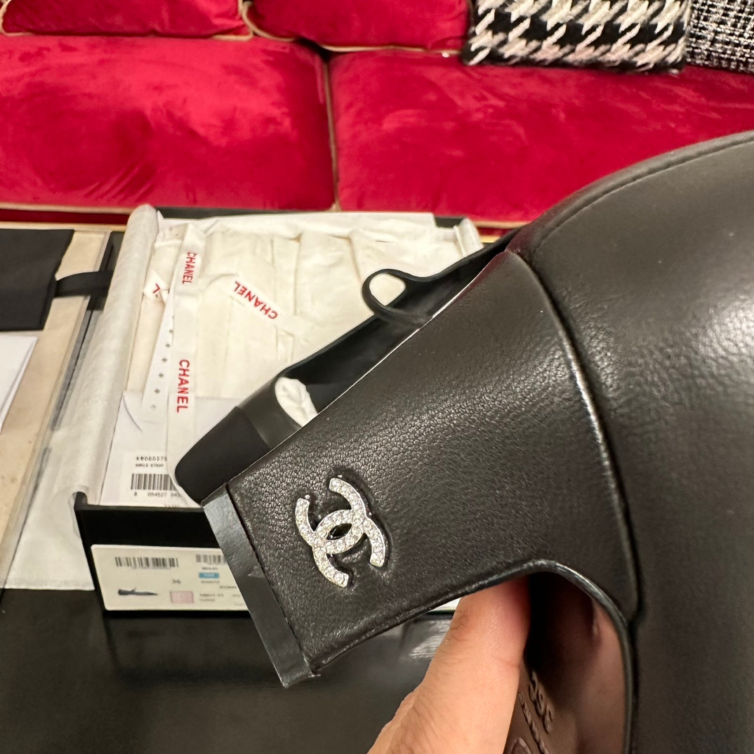 HIGH MARY JANE IN BLACK CALFSKIN AND SATIN - 35