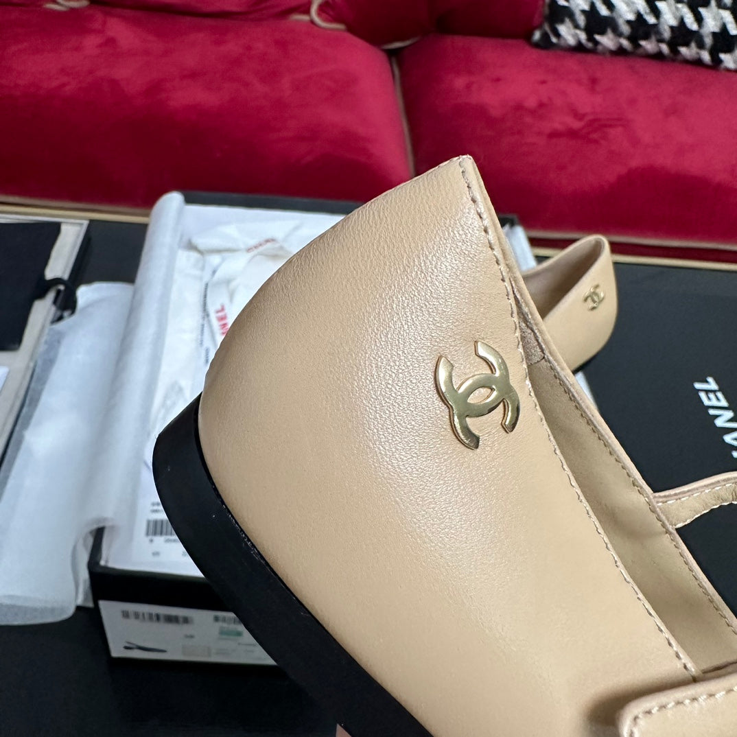 MARY JANE SHOES IN BEIGE CREAM CALFSKIN AND BLACK SATIN - 35