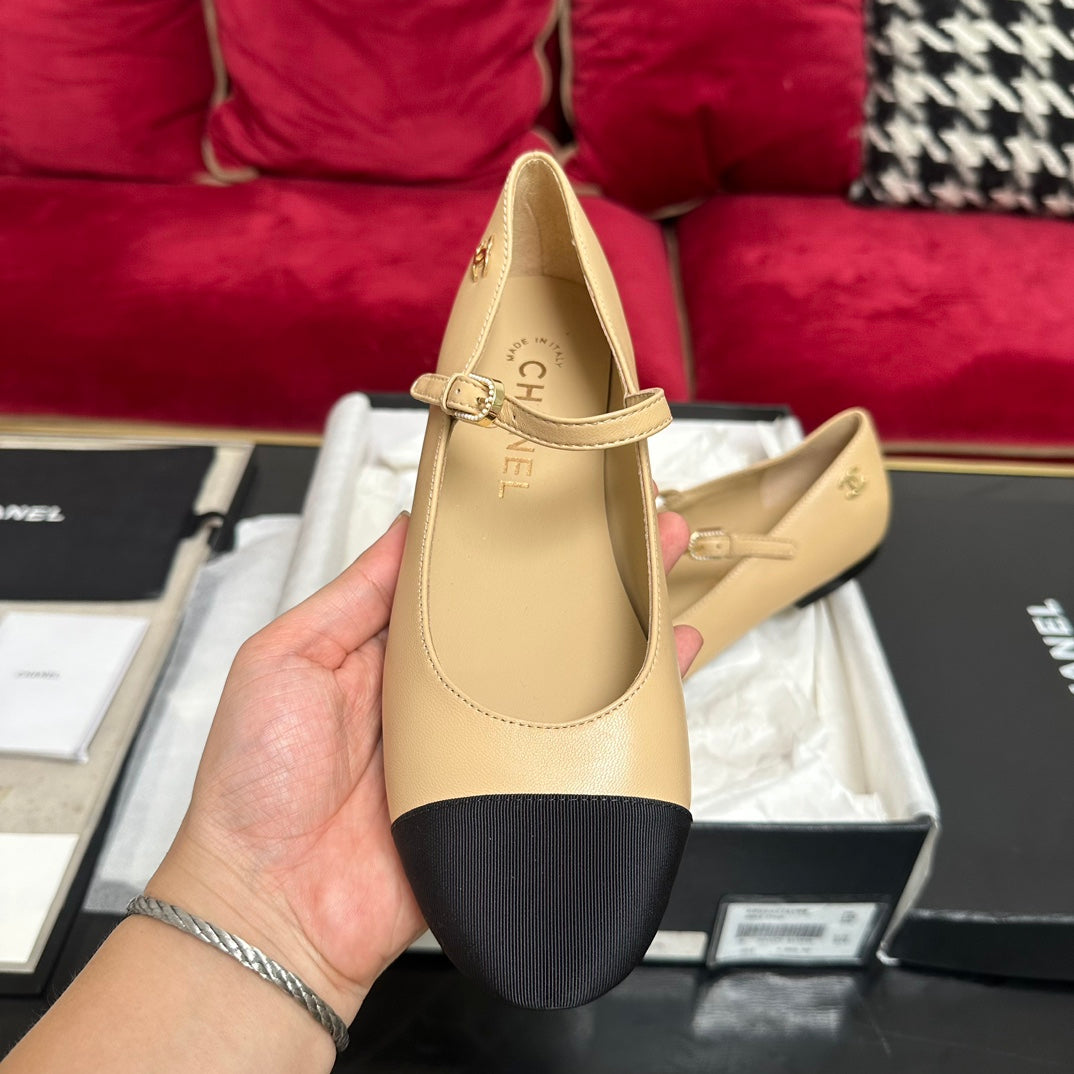 MARY JANE SHOES IN BEIGE CREAM CALFSKIN AND BLACK SATIN - 35