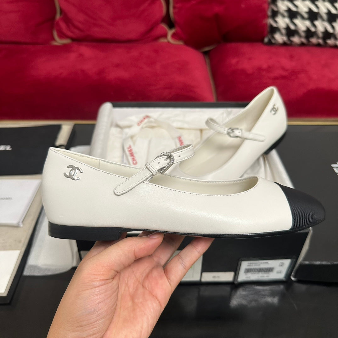 MARY JANE SHOES IN WHITE CALFSKIN AND BLACK SATIN - 35