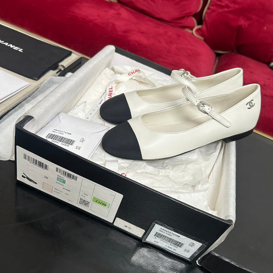 MARY JANE SHOES IN WHITE CALFSKIN AND BLACK SATIN - 35