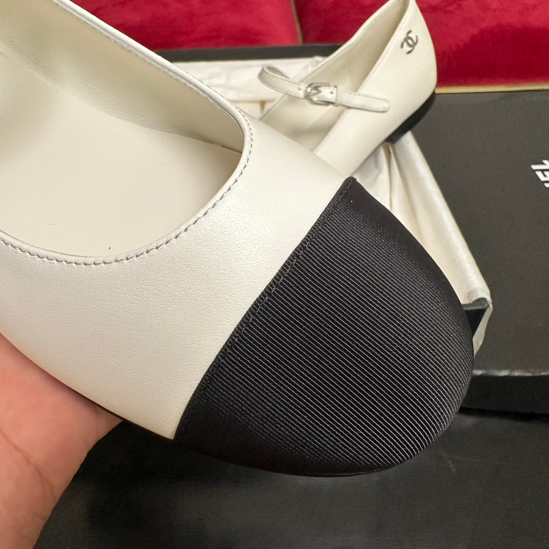 MARY JANE SHOES IN WHITE CALFSKIN AND BLACK SATIN - 35