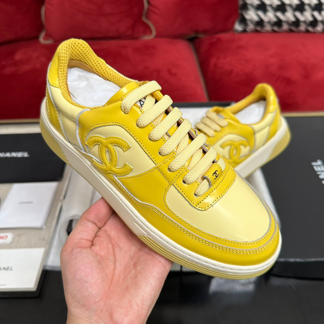 TRAINERS IN BRIGHT YELLOW SHINY CALFSKIN - 34