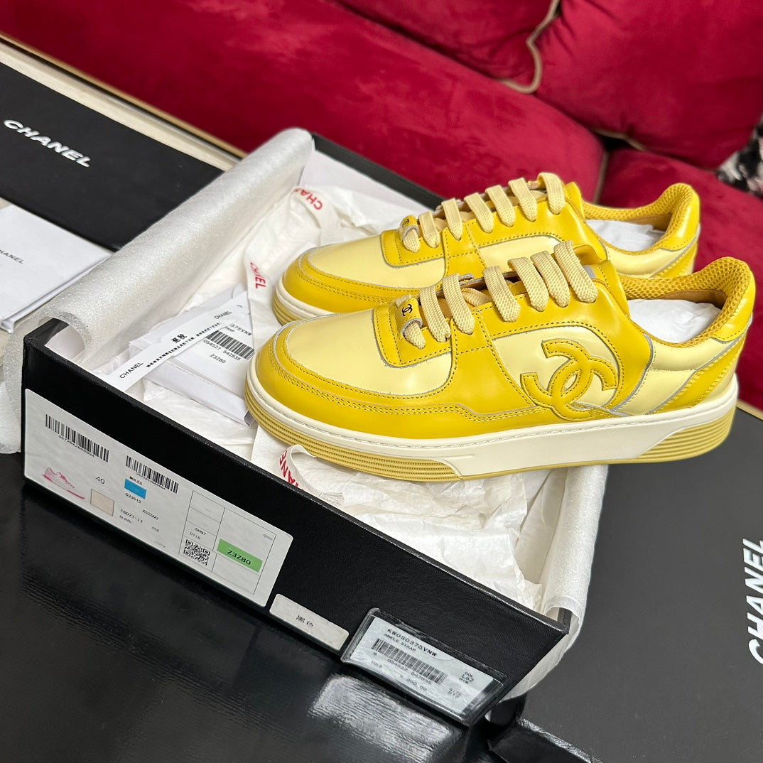 TRAINERS IN BRIGHT YELLOW SHINY CALFSKIN - 34