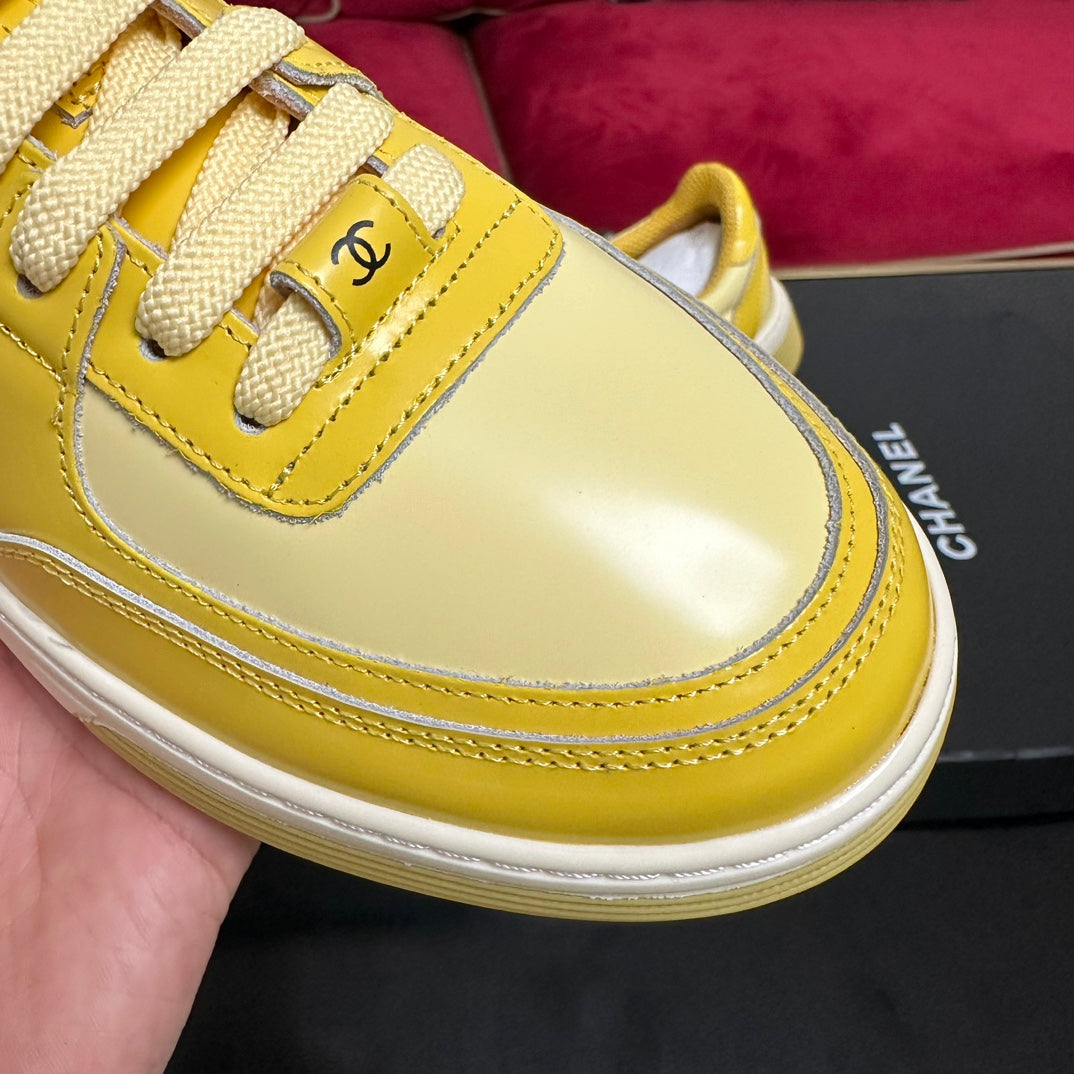 TRAINERS IN BRIGHT YELLOW SHINY CALFSKIN - 34