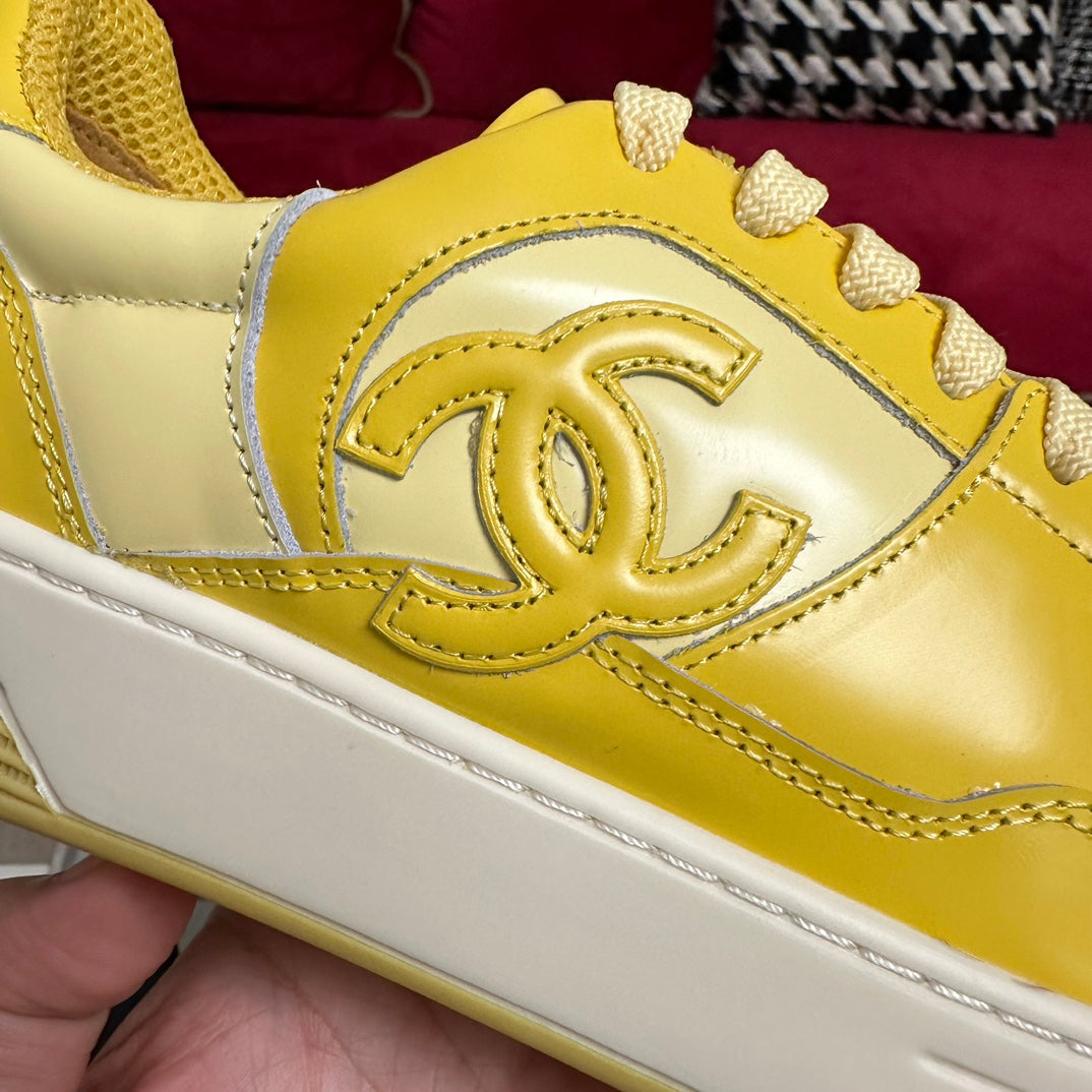 TRAINERS IN BRIGHT YELLOW SHINY CALFSKIN - 34