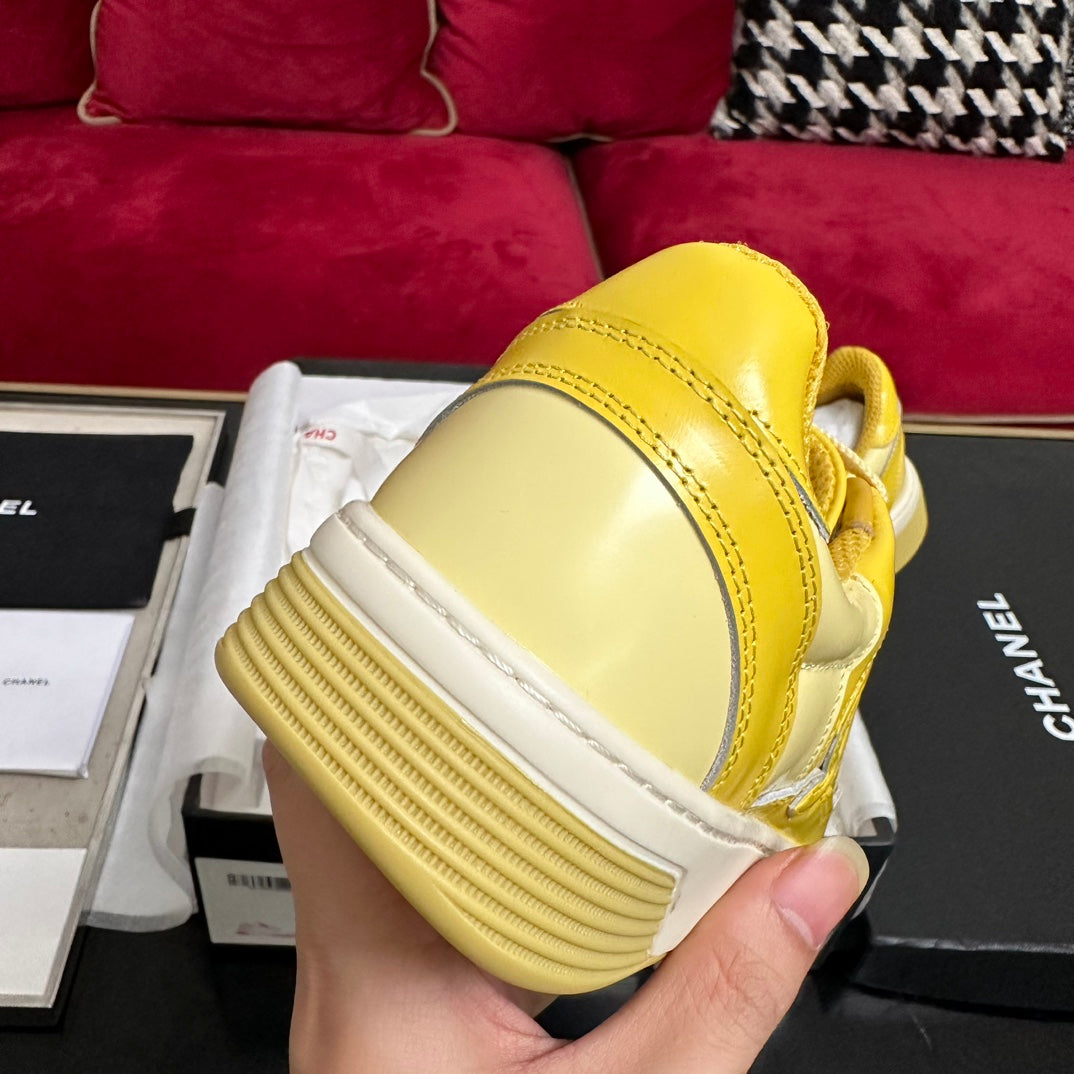 TRAINERS IN BRIGHT YELLOW SHINY CALFSKIN - 34