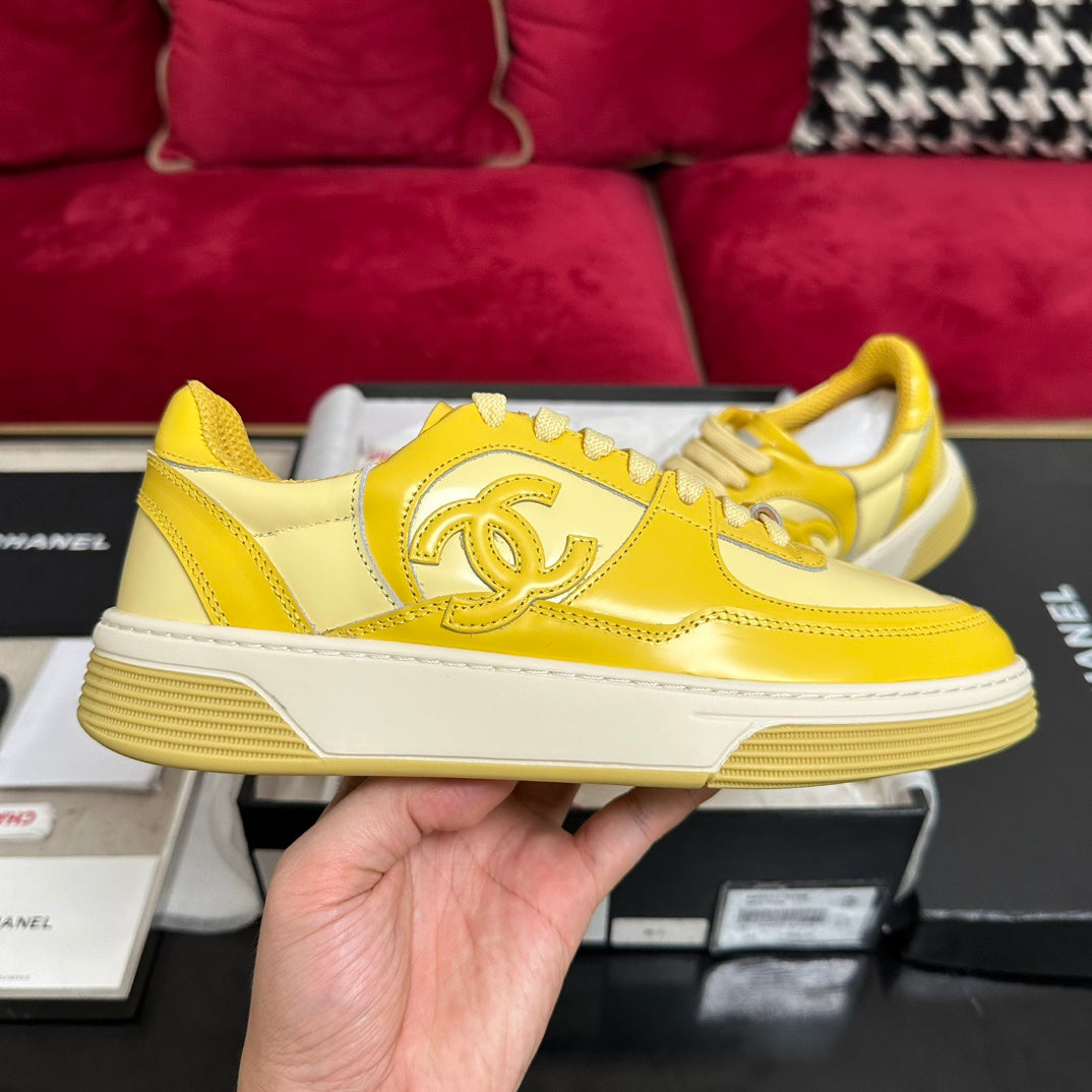 TRAINERS IN BRIGHT YELLOW SHINY CALFSKIN - 34